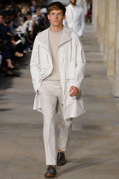 Look 28